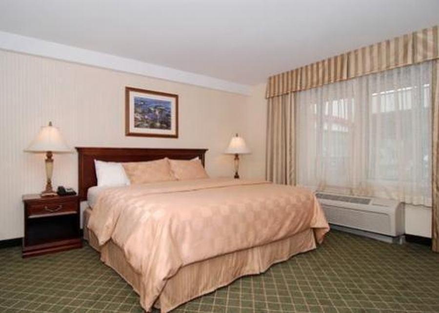 Clarion Hotel & Suites Hamden-New Haven Exterior foto