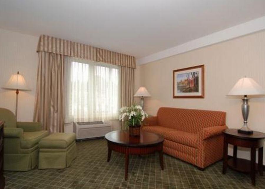 Clarion Hotel & Suites Hamden-New Haven Exterior foto