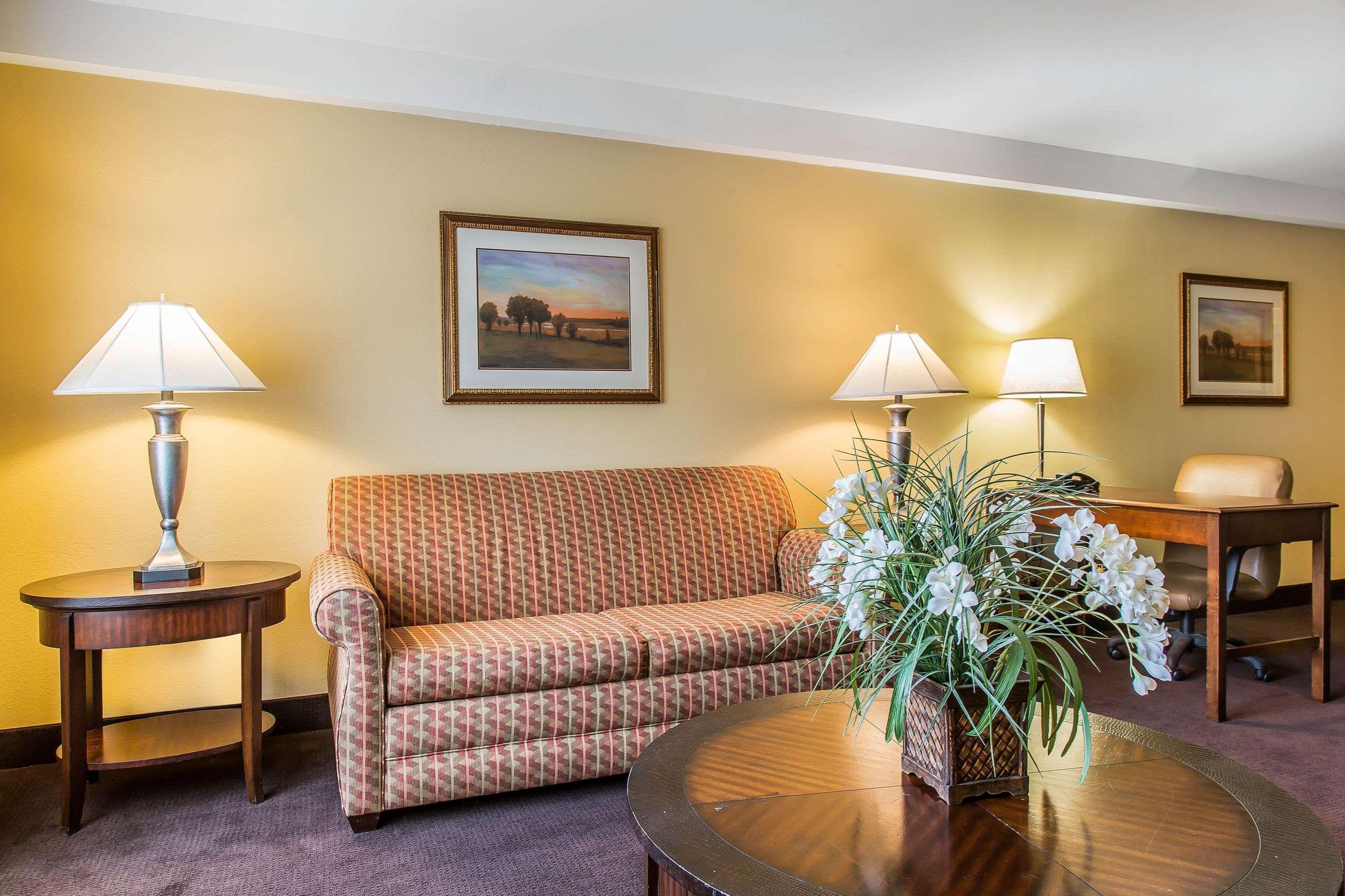 Clarion Hotel & Suites Hamden-New Haven Exterior foto