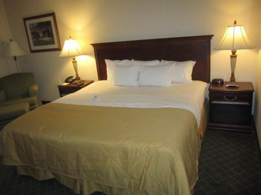 Clarion Hotel & Suites Hamden-New Haven Exterior foto