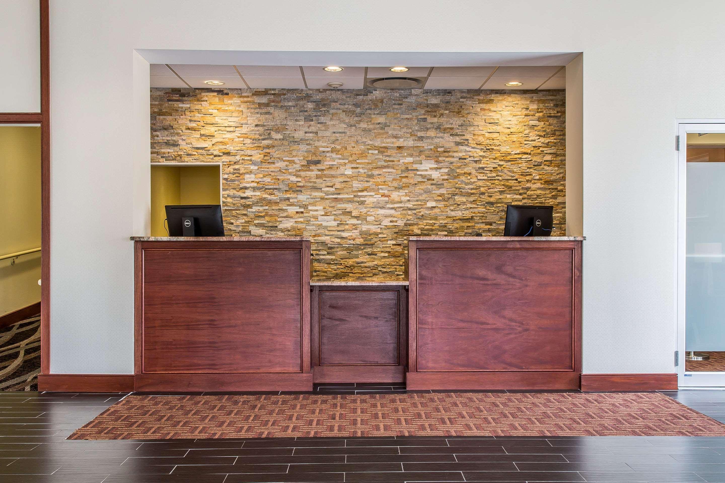 Clarion Hotel & Suites Hamden-New Haven Exterior foto